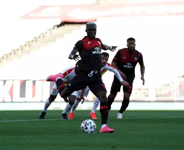 Süper Lig: Fatih Karagümrük: 1 Göztepe: 0 (İlk yarı) Süper Lig: Fatih Karagümrük: 1 Göztepe: 0 (İlk yarı)