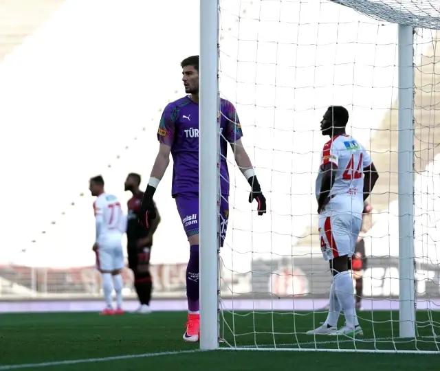 Süper Lig: Fatih Karagümrük: 1 Göztepe: 0 (İlk yarı) Süper Lig: Fatih Karagümrük: 1 Göztepe: 0 (İlk yarı)