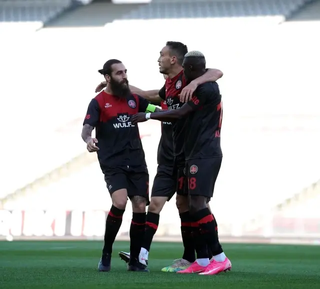 Süper Lig: Fatih Karagümrük: 1 Göztepe: 0 (İlk yarı) Süper Lig: Fatih Karagümrük: 1 Göztepe: 0 (İlk yarı)