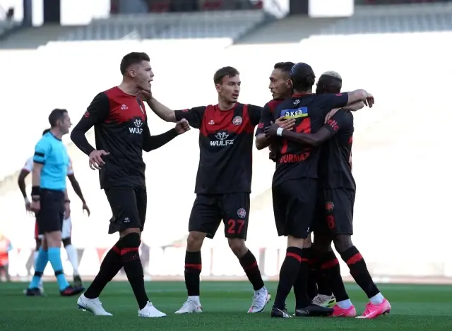 Süper Lig: Fatih Karagümrük: 1 Göztepe: 0 (İlk yarı) Süper Lig: Fatih Karagümrük: 1 Göztepe: 0 (İlk yarı)