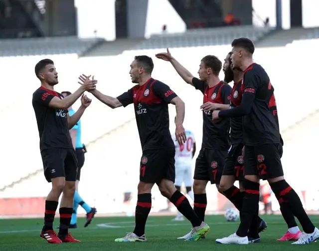 Süper Lig: Fatih Karagümrük: 1 Göztepe: 0 (İlk yarı) Süper Lig: Fatih Karagümrük: 1 Göztepe: 0 (İlk yarı)
