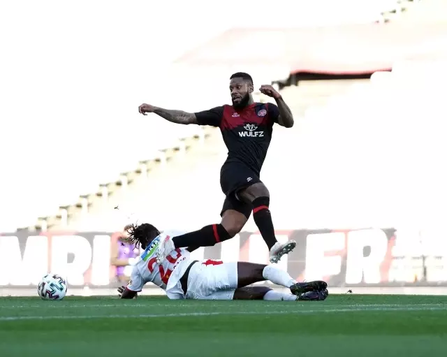 Süper Lig: Fatih Karagümrük: 1 Göztepe: 0 (İlk yarı) Süper Lig: Fatih Karagümrük: 1 Göztepe: 0 (İlk yarı)