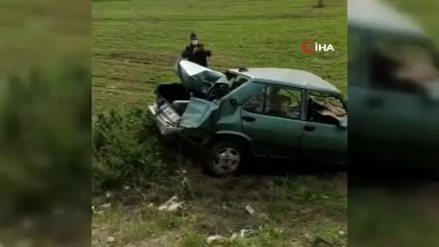 Sürücüsünün direksiyon hakimiyetini kaybettiği otomobil tarlaya uçtu Sürücüsünün direksiyon hakimiyetini kaybettiği otomobil tarlaya uçtu