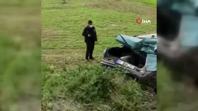 Sürücüsünün direksiyon hakimiyetini kaybettiği otomobil tarlaya uçtu Sürücüsünün direksiyon hakimiyetini kaybettiği otomobil tarlaya uçtu