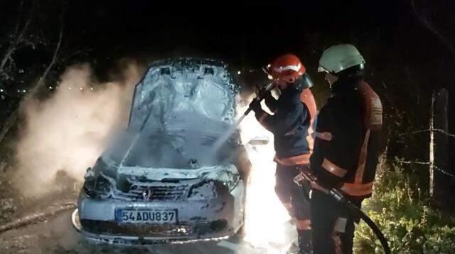 Tanıdığından aldığı emanet otomobil alevlere teslim oldu Tanıdığından aldığı emanet otomobil alevlere teslim oldu
