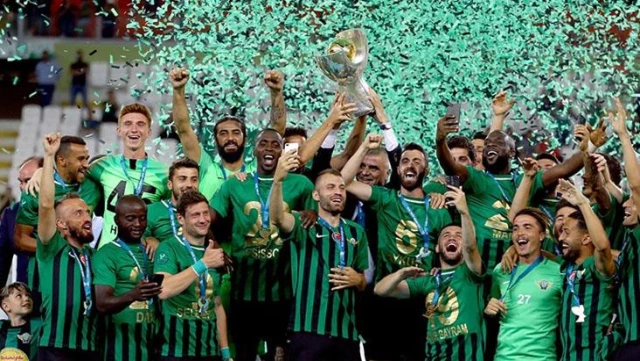 Akhisar Turkey Cup and Super Cup champion, waved handkerchiefs to TFF 1 League