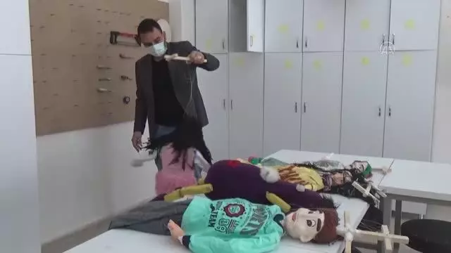 Son dakika haberi... Üniversite öğrencileri, yaptıkları kuklalarla çocuklara masalları sevdirecek