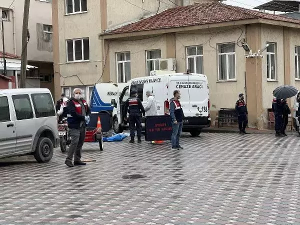 Üvey babasını sözlerini yediremediği için tüfekle öldüren zanlı tutuklandı Üvey babasını sözlerini yediremediği için tüfekle öldüren zanlı tutuklandı