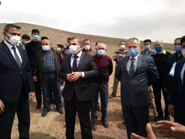 Vali Işık, Ağızboğaz köyünde incelemelerde bulundu Vali Işık, Ağızboğaz köyünde incelemelerde bulundu
