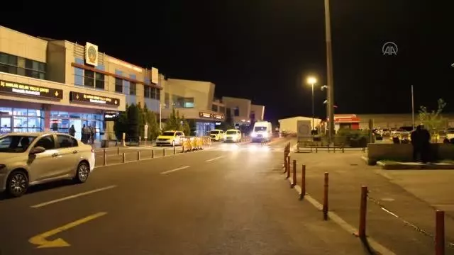 Van'dan İstanbul'a giden uçak, bir yolcu rahatsızlanınca Kayseri'ye zorunlu iniş yaptı Van'dan İstanbul'a giden uçak, bir yolcu rahatsızlanınca Kayseri'ye zorunlu iniş yaptı