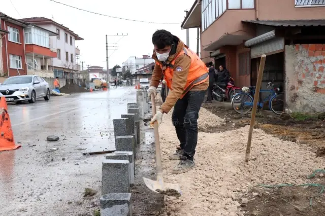 Yağmur çamur demeden çalıştılar Yağmur çamur demeden çalıştılar