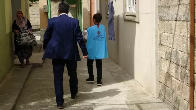 Yardım kolileri ihtiyaç sahiplerinin evlerine kadar götürülüyor