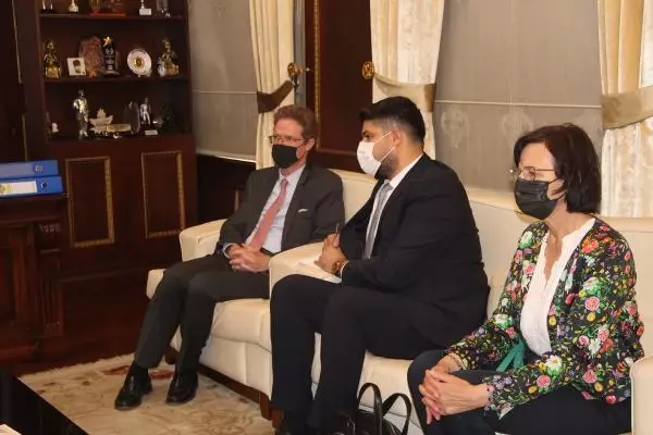 AB Türkiye Delegasyonu Başkanı Büyükelçi Meyer-Landrut'tan, Suriyelilerin sığındığı ülkelere destek açıklaması AB Türkiye Delegasyonu Başkanı Büyükelçi Meyer-Landrut'tan, Suriyelilerin sığındığı ülkelere destek açıklaması
