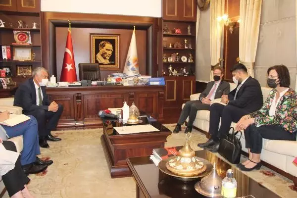 AB Türkiye Delegasyonu Başkanı Büyükelçi Meyer-Landrut'tan, Suriyelilerin sığındığı ülkelere destek açıklaması AB Türkiye Delegasyonu Başkanı Büyükelçi Meyer-Landrut'tan, Suriyelilerin sığındığı ülkelere destek açıklaması