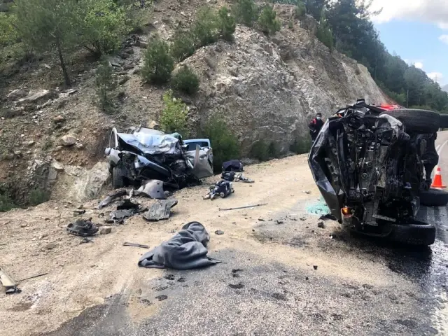 Son Dakika | Adana'da feci kaza: 3 ölü, 3 yaralı Son Dakika | Adana'da feci kaza: 3 ölü, 3 yaralı