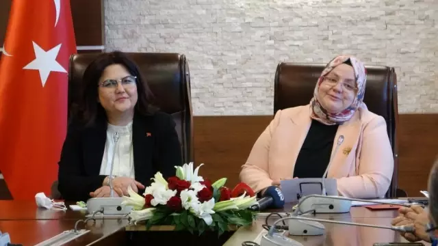Aile ve Sosyal Hizmetler Bakanlığı görevini devralan Derya Yanık: Milletimize karşı bir borcumuz var Aile ve Sosyal Hizmetler Bakanlığı görevini devralan Derya Yanık: Milletimize karşı bir borcumuz var