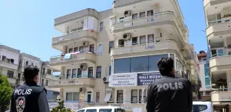 Kabahatler Kanunu: Alanya'da 10 kişinin testi pozitif çıktığı apartman karantinaya alındı Kabahatler Kanunu: Alanya'da 10 kişinin testi pozitif çıktığı apartman karantinaya alındı