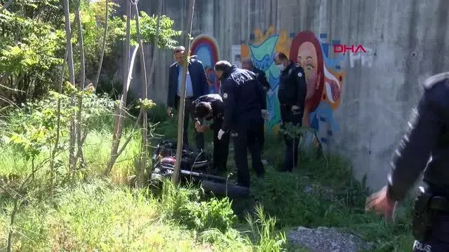 ANTALYA 'DUR' İHTARINA UYMADI, MOTOSİKLETİ BIRAKIP KAÇTI ANTALYA 'DUR' İHTARINA UYMADI, MOTOSİKLETİ BIRAKIP KAÇTI
