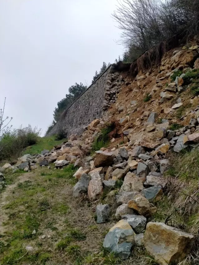 Bahçeşehir'de heyelan meydana geldi Bahçeşehir'de heyelan meydana geldi