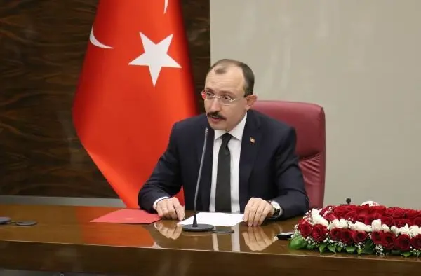 Ticaret Bakanı Mehmet Muş, devir teslim töreninin ardından görevine başladı Ticaret Bakanı Mehmet Muş, devir teslim töreninin ardından görevine başladı