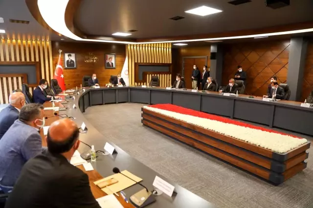 Son dakika haber... Bakan Yardımcısı Çataklı, depremzedeleri dinledi