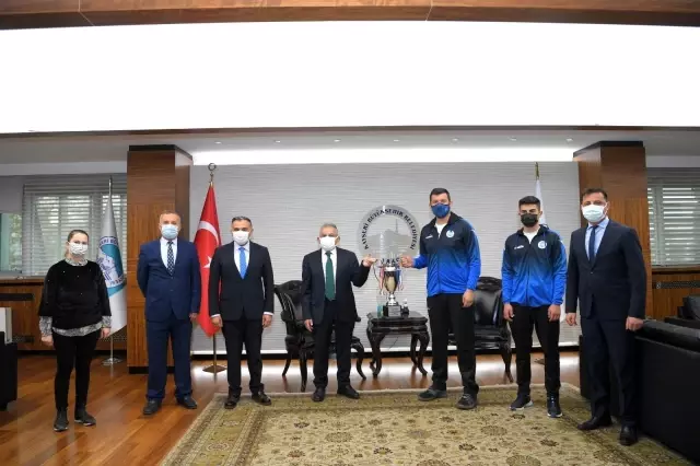 Başkan Cabbar ve Develi Belediyesi Voleybol takımından Başkan Büyükkılıç'a ziyaret Başkan Cabbar ve Develi Belediyesi Voleybol takımından Başkan Büyükkılıç'a ziyaret
