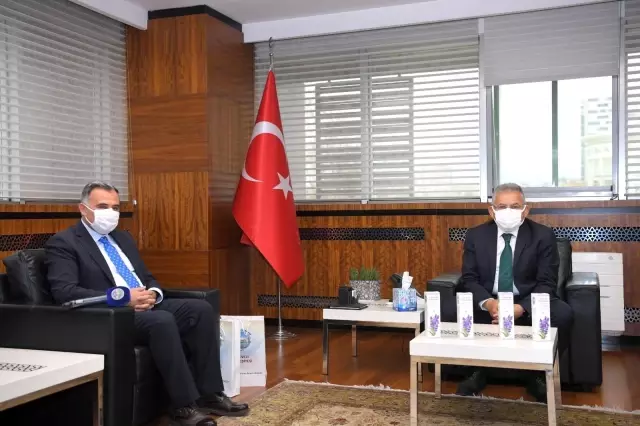 Başkan Cabbar ve Develi Belediyesi Voleybol takımından Başkan Büyükkılıç'a ziyaret Başkan Cabbar ve Develi Belediyesi Voleybol takımından Başkan Büyükkılıç'a ziyaret