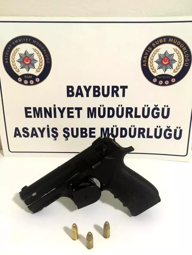 Bayburt'ta kısmi kapanma tedbirlerine aykırı davranan 12 kişiye idari para cezası uygulandı Bayburt'ta kısmi kapanma tedbirlerine aykırı davranan 12 kişiye idari para cezası uygulandı