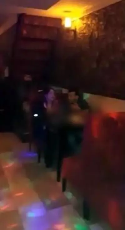 Beyoğlu'nda gece ruhsatsız olarak işletilen eğlence mekanına korona virüs baskını Beyoğlu'nda gece ruhsatsız olarak işletilen eğlence mekanına korona virüs baskını