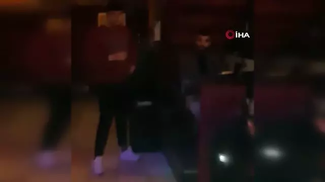 Beyoğlu'nda gece ruhsatsız olarak işletilen eğlence mekanına korona virüs baskını Beyoğlu'nda gece ruhsatsız olarak işletilen eğlence mekanına korona virüs baskını