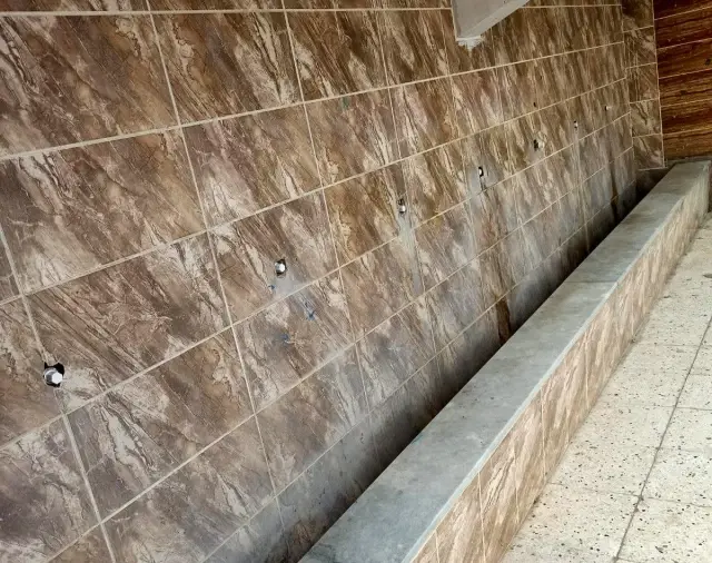 Cami ve okulun musluklarını çaldılar Cami ve okulun musluklarını çaldılar