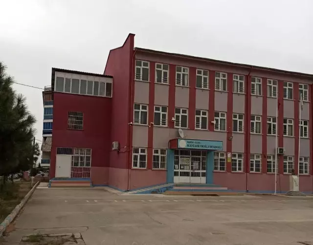 Cami ve okulun musluklarını çaldılar Cami ve okulun musluklarını çaldılar