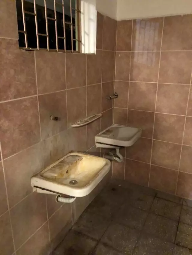 Cami ve okulun musluklarını çaldılar Cami ve okulun musluklarını çaldılar