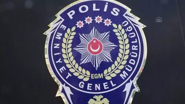 ÇANAKKALE - Otomobil ve motosiklet çaldığı öne sürülen 5 şüpheli yakalandı ÇANAKKALE - Otomobil ve motosiklet çaldığı öne sürülen 5 şüpheli yakalandı