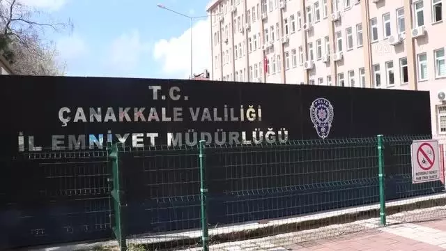 ÇANAKKALE - Otomobil ve motosiklet çaldığı öne sürülen 5 şüpheli yakalandı ÇANAKKALE - Otomobil ve motosiklet çaldığı öne sürülen 5 şüpheli yakalandı