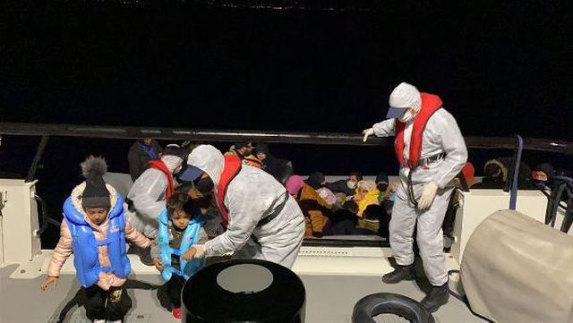 Çeşme açıklarında 30 kaçak göçmen kurtarıldı