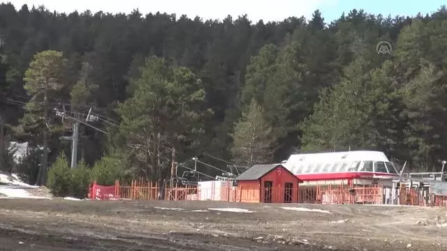 Cıbıltepe Kayak Merkezi'nde salgına rağmen gelen müşteriler turizmcilerin yüzünü güldürdü Cıbıltepe Kayak Merkezi'nde salgına rağmen gelen müşteriler turizmcilerin yüzünü güldürdü