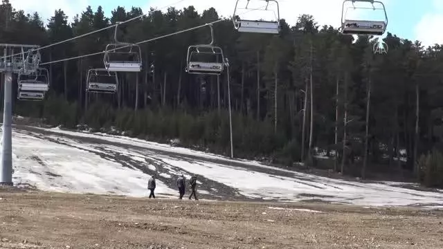 Cıbıltepe Kayak Merkezi'nde salgına rağmen gelen müşteriler turizmcilerin yüzünü güldürdü Cıbıltepe Kayak Merkezi'nde salgına rağmen gelen müşteriler turizmcilerin yüzünü güldürdü