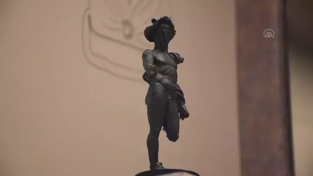 Çiftçinin tarla sürerken bulduğu Hermes heykelciği Çorum Müzesi'nde sergileniyor