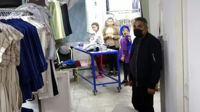 Son dakika haberleri: Dolapdere'de polis denetimi: Maske takmayan çok sayıda kişiye ceza kesildi Son dakika haberleri: Dolapdere'de polis denetimi: Maske takmayan çok sayıda kişiye ceza kesildi