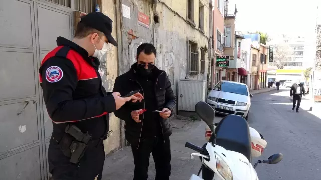 Son dakika haberleri: Dolapdere'de polis denetimi: Maske takmayan çok sayıda kişiye ceza kesildi Son dakika haberleri: Dolapdere'de polis denetimi: Maske takmayan çok sayıda kişiye ceza kesildi