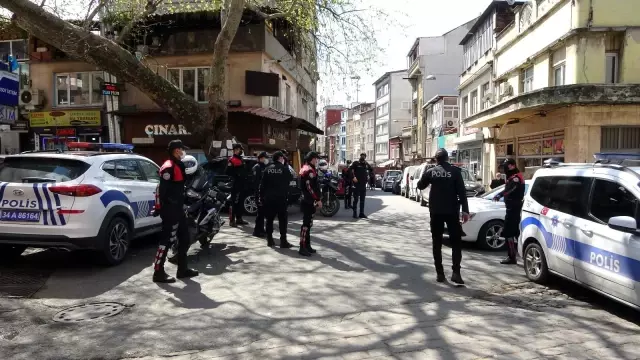 Son dakika haberleri: Dolapdere'de polis denetimi: Maske takmayan çok sayıda kişiye ceza kesildi Son dakika haberleri: Dolapdere'de polis denetimi: Maske takmayan çok sayıda kişiye ceza kesildi