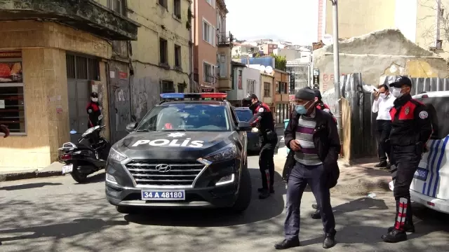Son dakika haberleri: Dolapdere'de polis denetimi: Maske takmayan çok sayıda kişiye ceza kesildi Son dakika haberleri: Dolapdere'de polis denetimi: Maske takmayan çok sayıda kişiye ceza kesildi