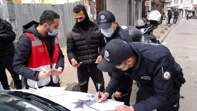 Son dakika haberleri: Dolapdere'de polis denetimi: Maske takmayan çok sayıda kişiye ceza kesildi Son dakika haberleri: Dolapdere'de polis denetimi: Maske takmayan çok sayıda kişiye ceza kesildi