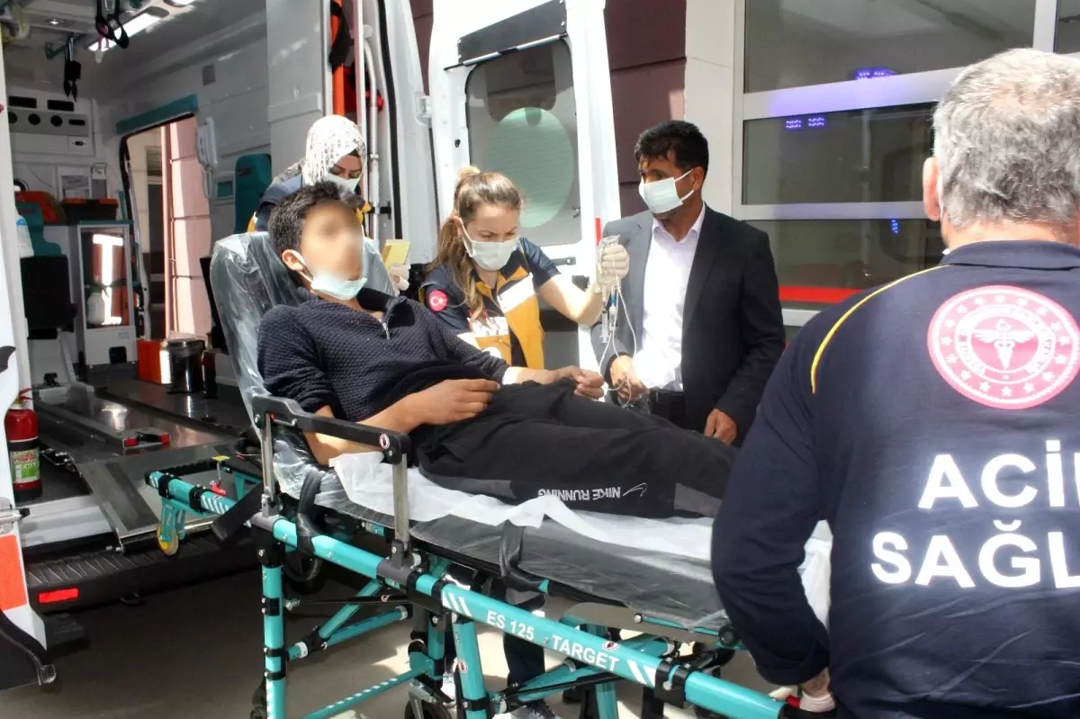 Elektrik akımına kapılan genç yaralandı 1 elektrik akimina kapilan genc yaralandi 14080550 amp