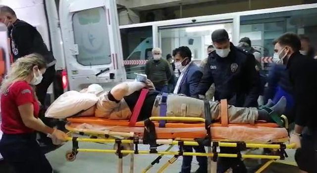 Erzurum'daki kazada Olur Kaymakamı ve Belediye Başkanı ile 2 kişi yaralandı (2) Erzurum'daki kazada Olur Kaymakamı ve Belediye Başkanı ile 2 kişi yaralandı (2)
