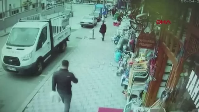ERZURUM FIRTINADA UÇAN ÇATI KAMERADA ERZURUM FIRTINADA UÇAN ÇATI KAMERADA
