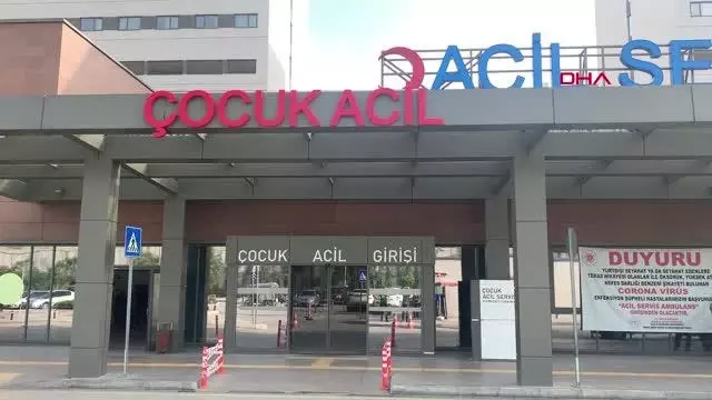 EVDE OTURDUĞU SIRADA BAŞINDAN TABANCAYLA VURULAN ÇOCUK AĞIR YARALANDI EVDE OTURDUĞU SIRADA BAŞINDAN TABANCAYLA VURULAN ÇOCUK AĞIR YARALANDI