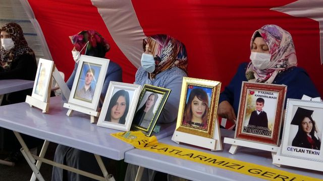 Evlat nöbetindeki acılı anne: 'Benim oğlum nereden biliyor Suriye'ye gitmeyi'