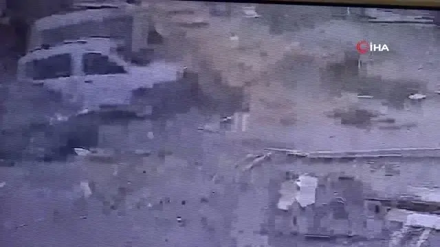 Son dakika haberi! Fırtınanın uçurduğu çatı çocukların oynadığı alana düştü, faciadan dönüldü...O anlar kamerada Son dakika haberi! Fırtınanın uçurduğu çatı çocukların oynadığı alana düştü, faciadan dönüldü...O anlar kamerada